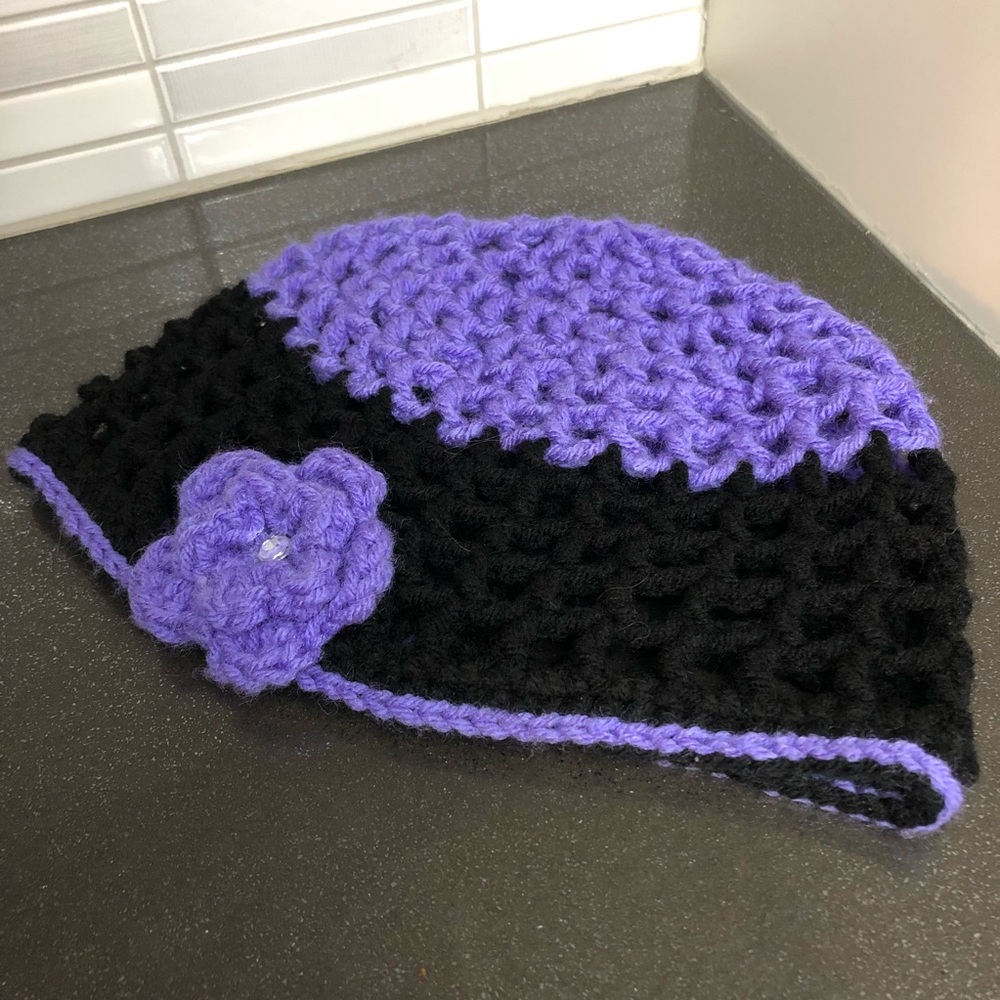 😎Hand crocheted child’s toque